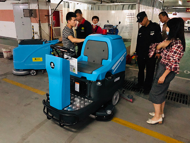  鼎潔盛世洗地機(jī)助力小區(qū)停車場，零差評57