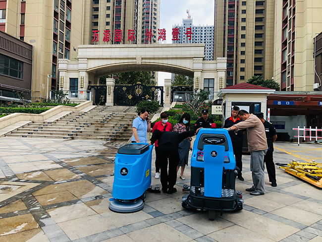  鼎潔盛世洗地機(jī)助力小區(qū)停車場，零差評57